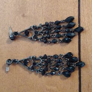 Black bead dangling earrings